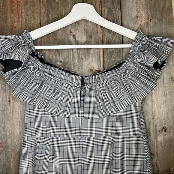 Urban Outfitters Glenn Plaid Off The Shoulder Romper Size 6 - Picture 6 of 13